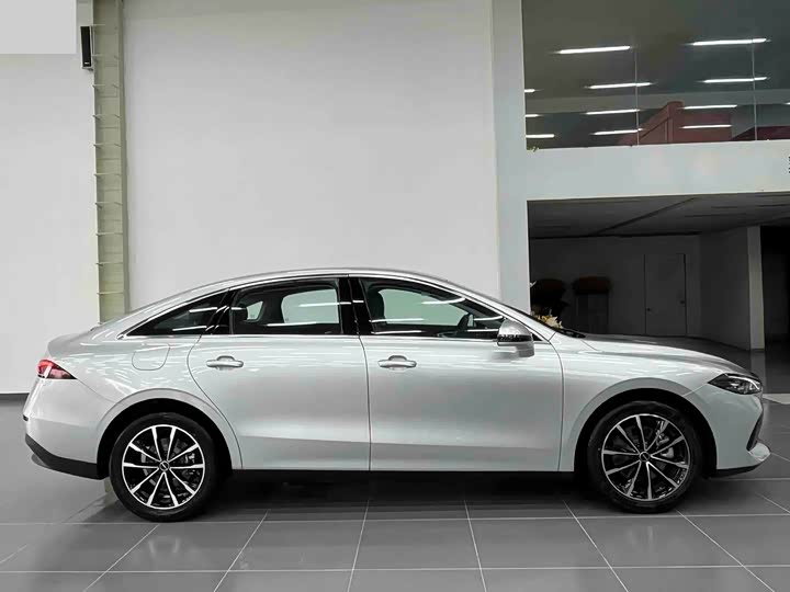 Фото 2 - Roewe D7