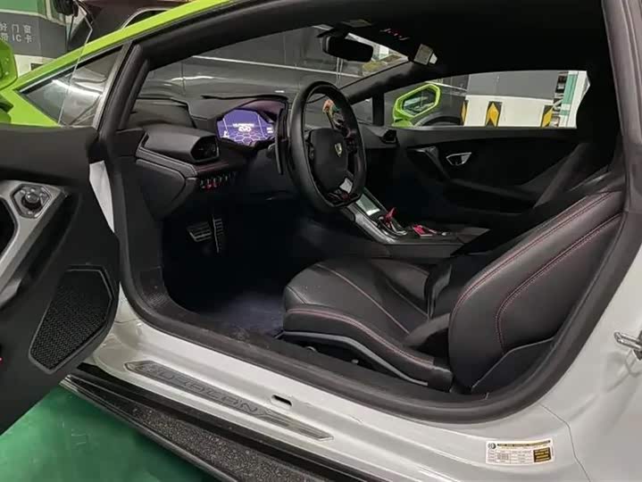 Фото 10 - Lamborghini Huracán