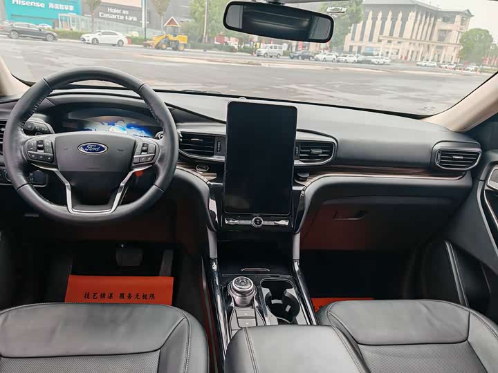 Фото 8 - Ford Explorer