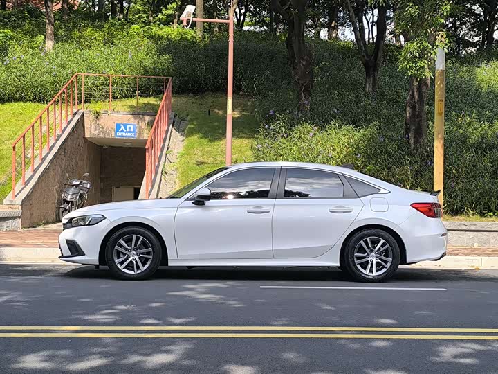 Фото 8 - Honda Civic