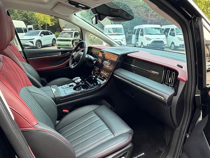 Фото 14 - GAC Trumpchi E9