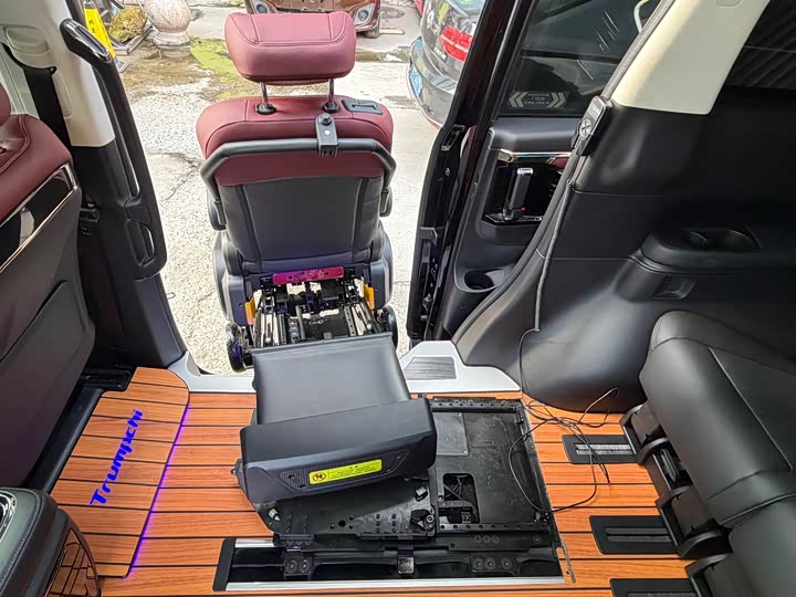 Фото 17 - GAC Trumpchi E9