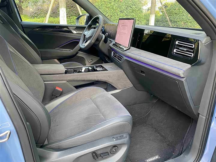 Фото 10 - Volkswagen Tiguan L Pro