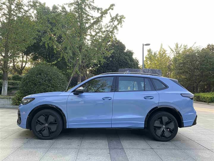 Фото 17 - Volkswagen Tiguan L Pro