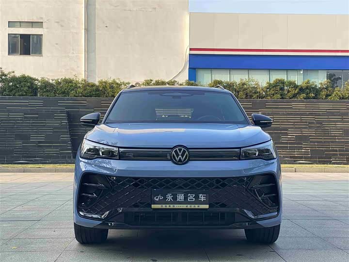 Фото 2 - Volkswagen Tiguan L Pro
