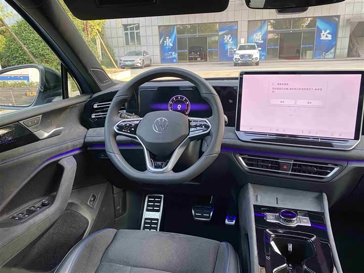 Фото 8 - Volkswagen Tiguan L Pro