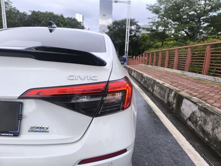 Фото 10 - Honda Civic