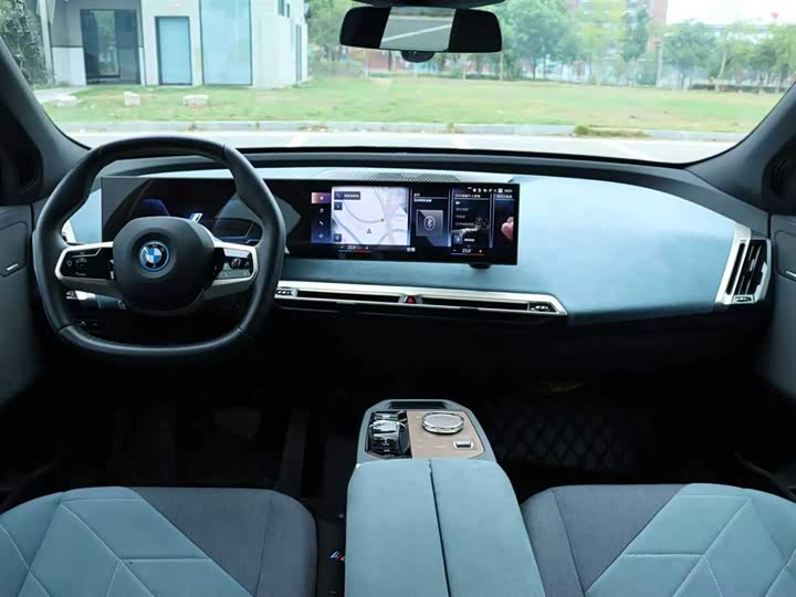 Фото 4 - BMW iX