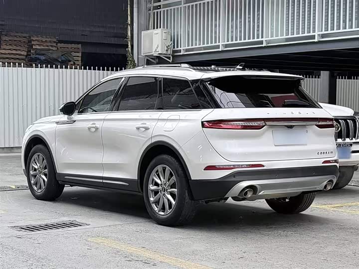 Фото 3 - Lincoln Corsair