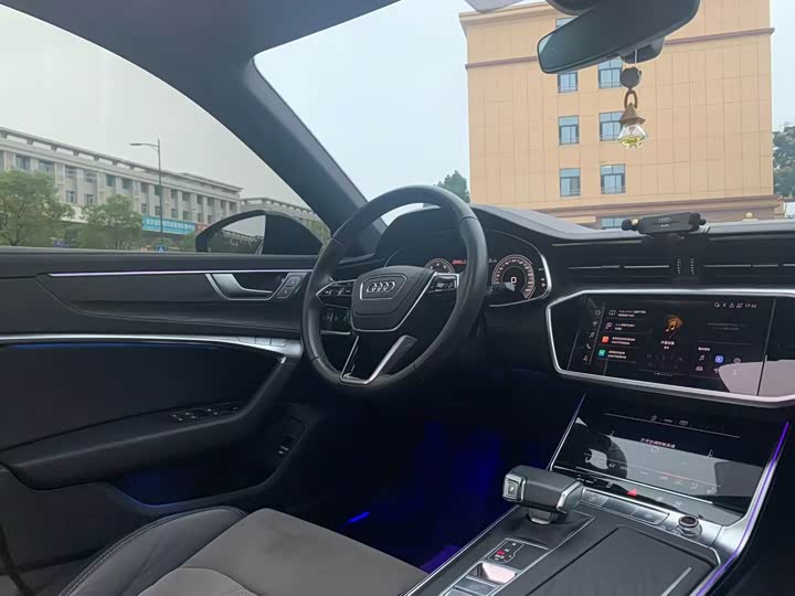 Фото 5 - Audi A6L