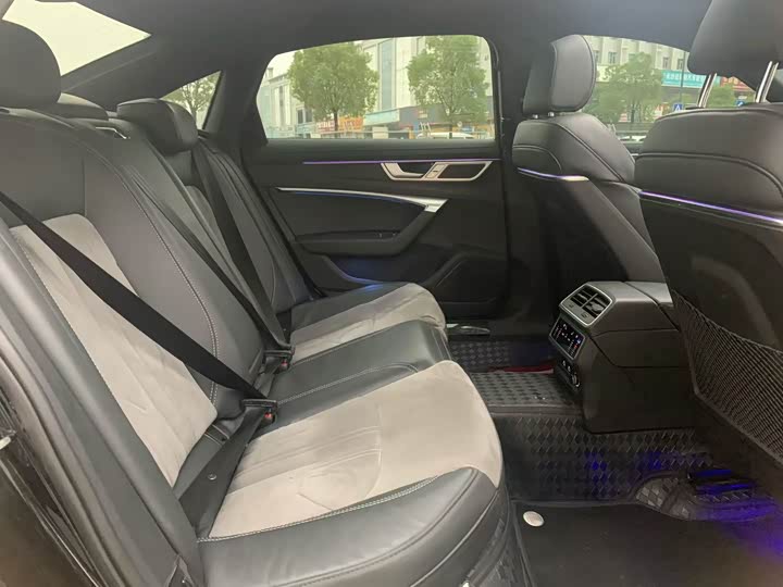 Фото 6 - Audi A6L