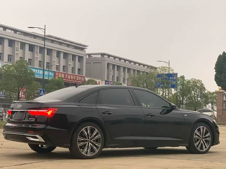 Фото 7 - Audi A6L