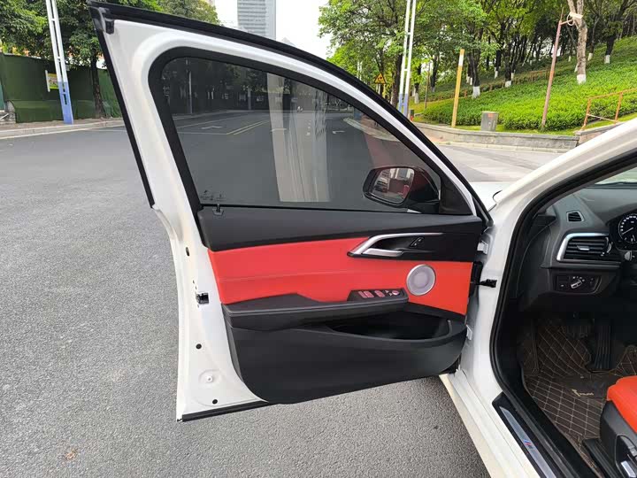 Фото 9 - BMW 1 Series