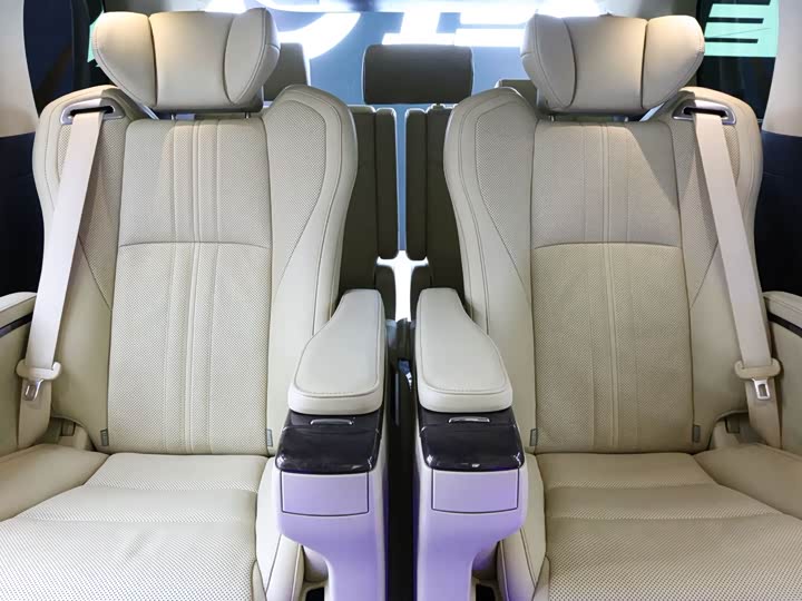 Фото 18 - Toyota Vellfire