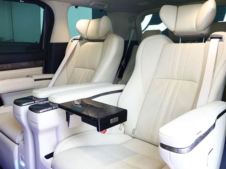 Фото 20 - Toyota Vellfire