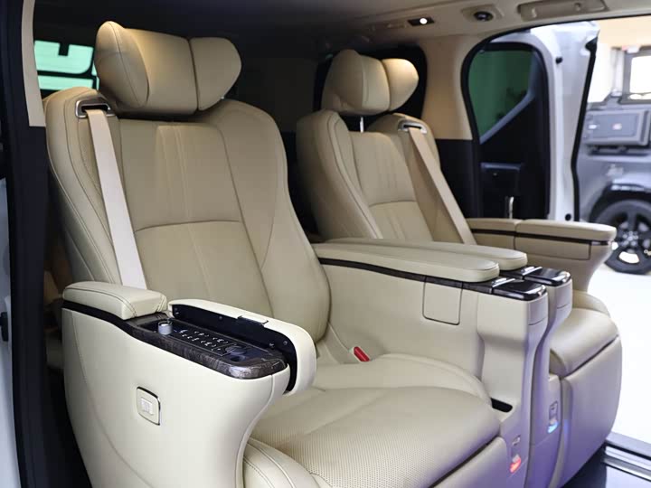 Фото 21 - Toyota Vellfire