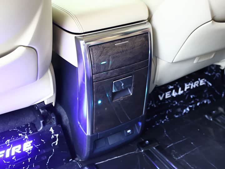 Фото 22 - Toyota Vellfire