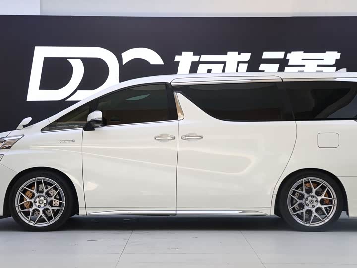 Фото 3 - Toyota Vellfire