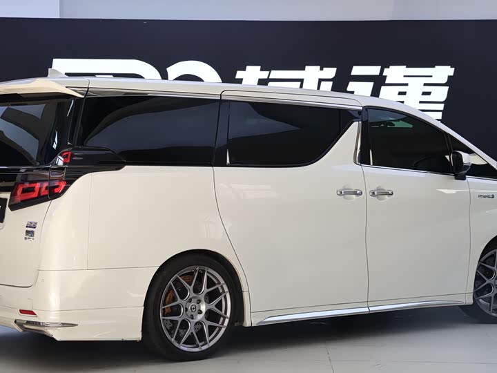 Фото 7 - Toyota Vellfire