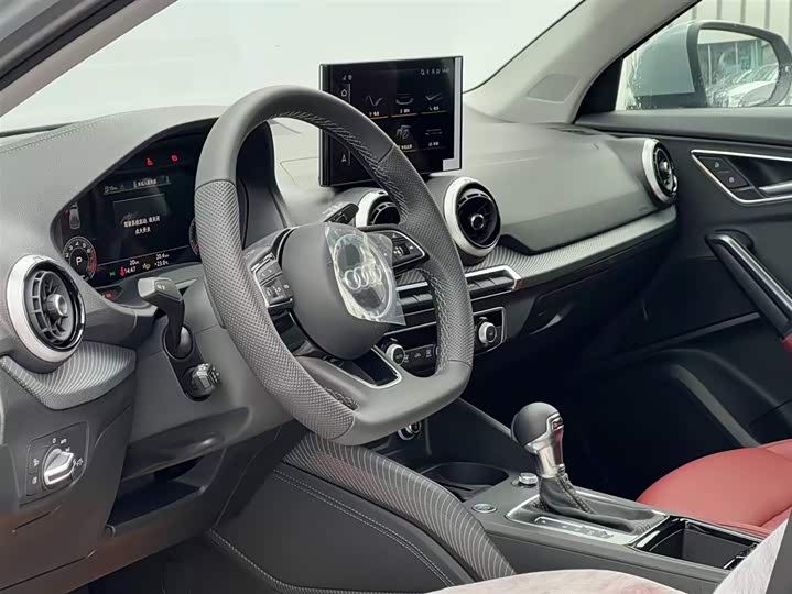 Фото 16 - Audi Q2L