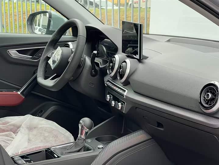 Фото 17 - Audi Q2L