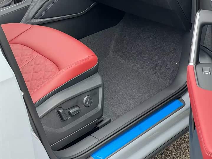 Фото 21 - Audi Q2L