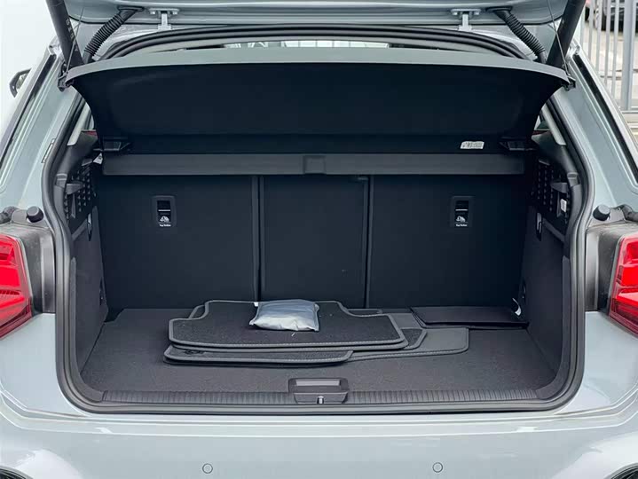 Фото 25 - Audi Q2L