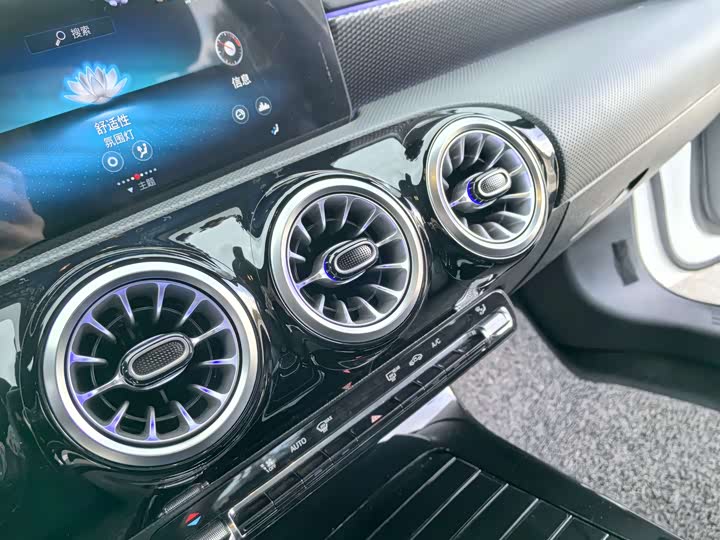 Фото 12 - Mercedes-Benz A-Class