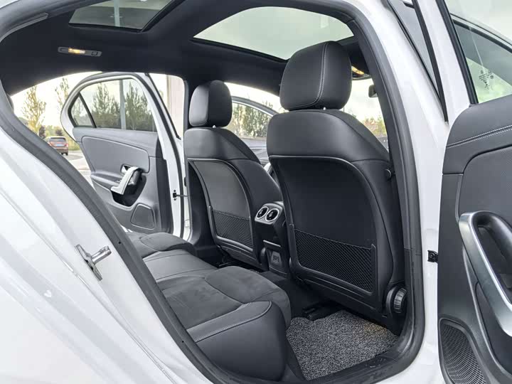 Фото 15 - Mercedes-Benz A-Class