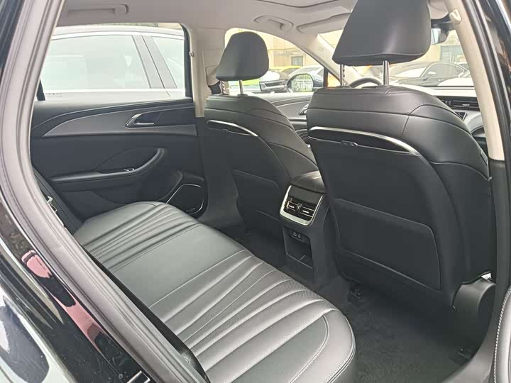 Фото 11 - Hongqi H5