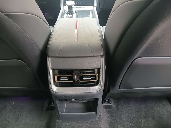 Фото 13 - Hongqi H5