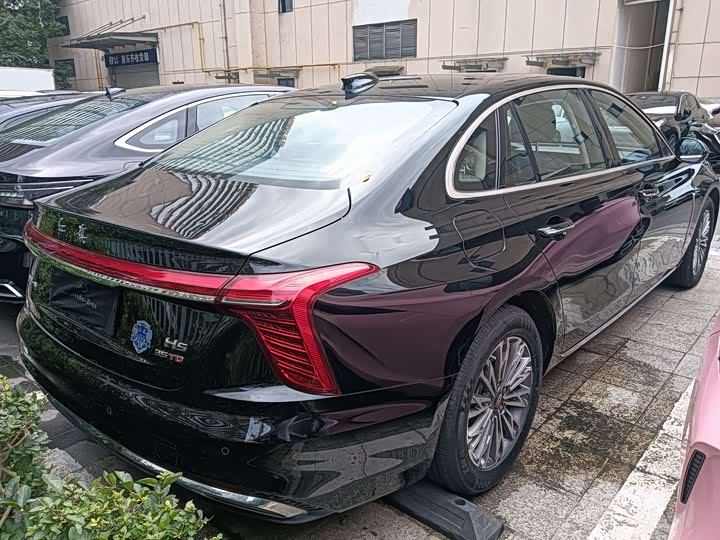 Фото 15 - Hongqi H5