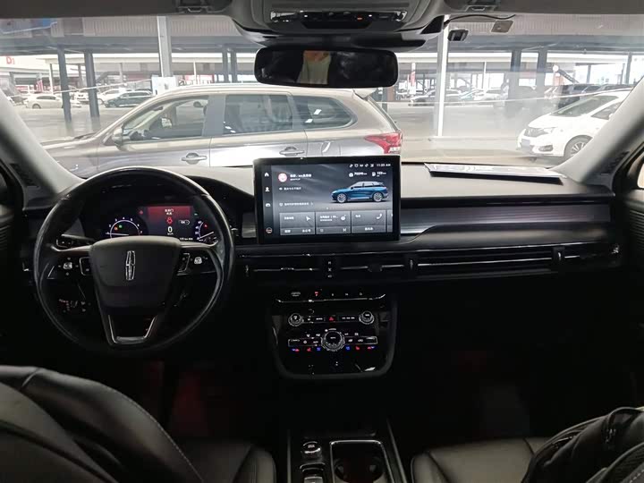 Фото 10 - Lincoln Corsair