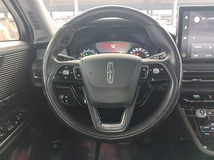 Фото 11 - Lincoln Corsair