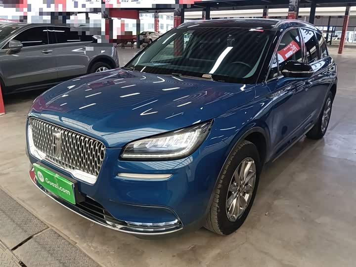 Фото 2 - Lincoln Corsair