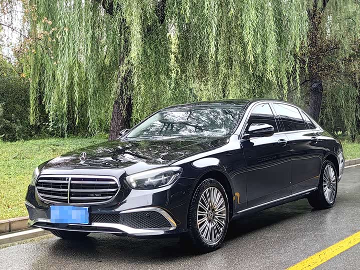 Фото 1 - Mercedes-Benz E-Class