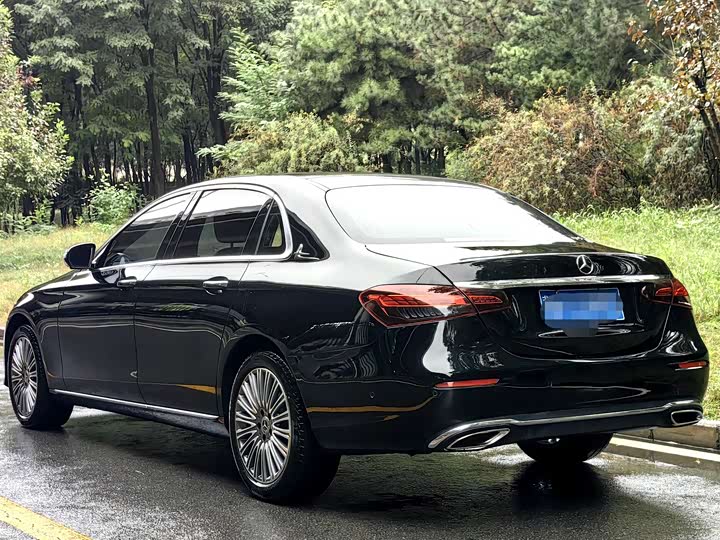 Фото 4 - Mercedes-Benz E-Class