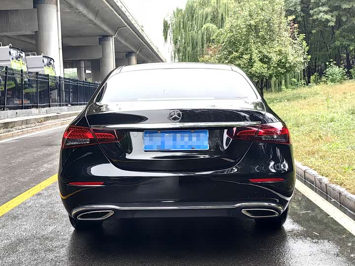 Фото 5 - Mercedes-Benz E-Class