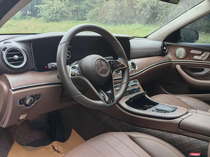 Фото 6 - Mercedes-Benz E-Class