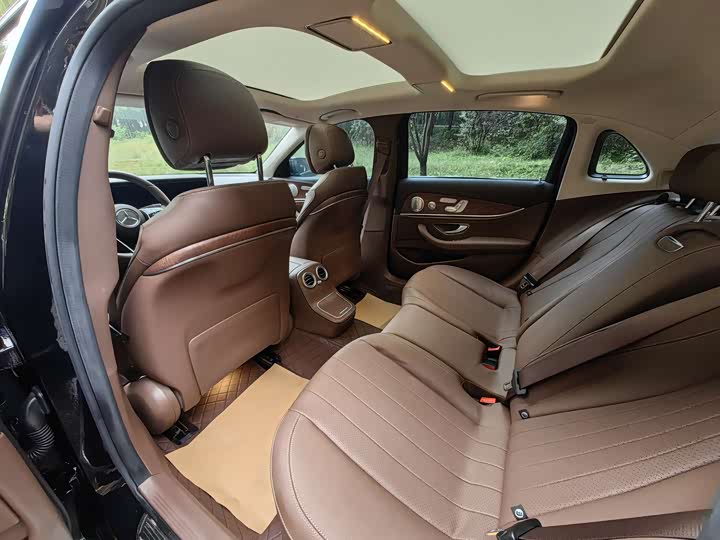 Фото 8 - Mercedes-Benz E-Class