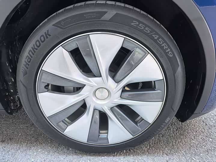 Фото 14 - Tesla Model Y