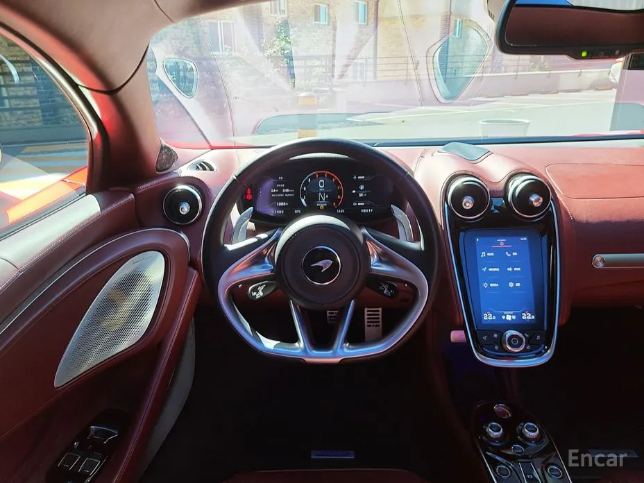 Фото 8 - McLaren GT