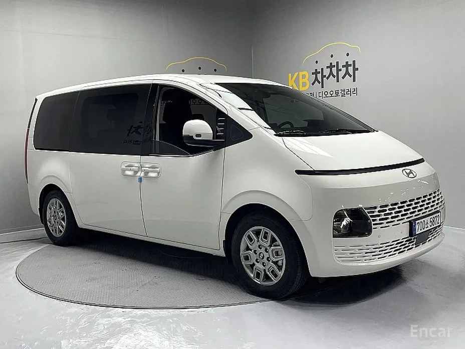 Фото 1 - Hyundai Staria