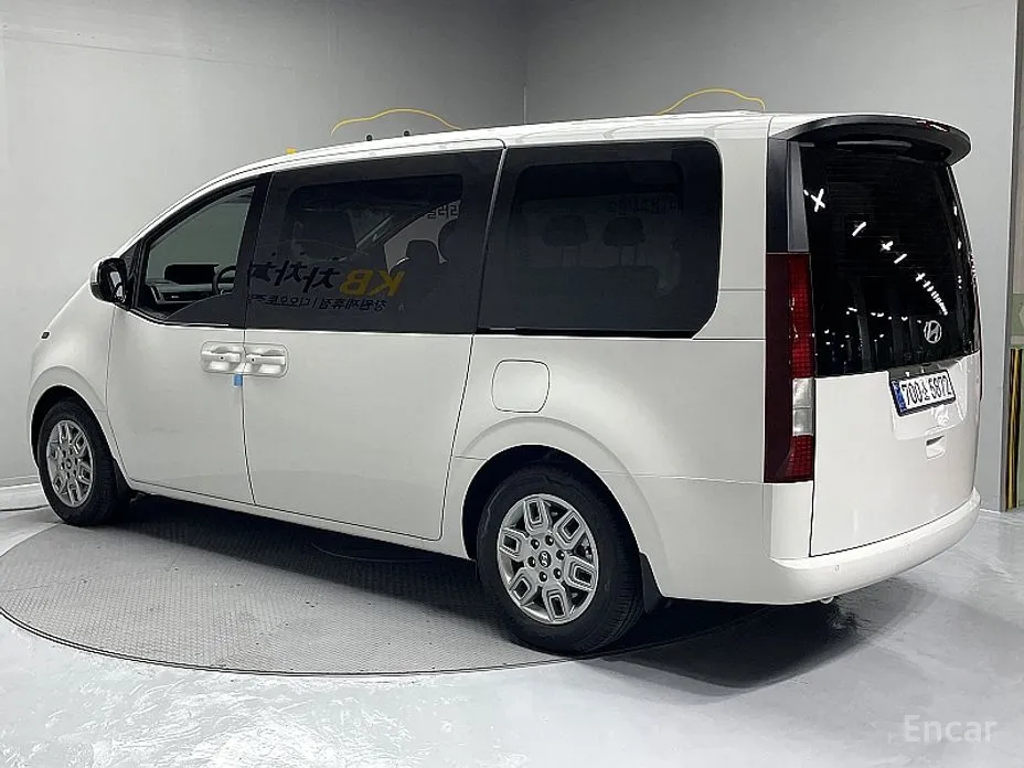 Фото 2 - Hyundai Staria