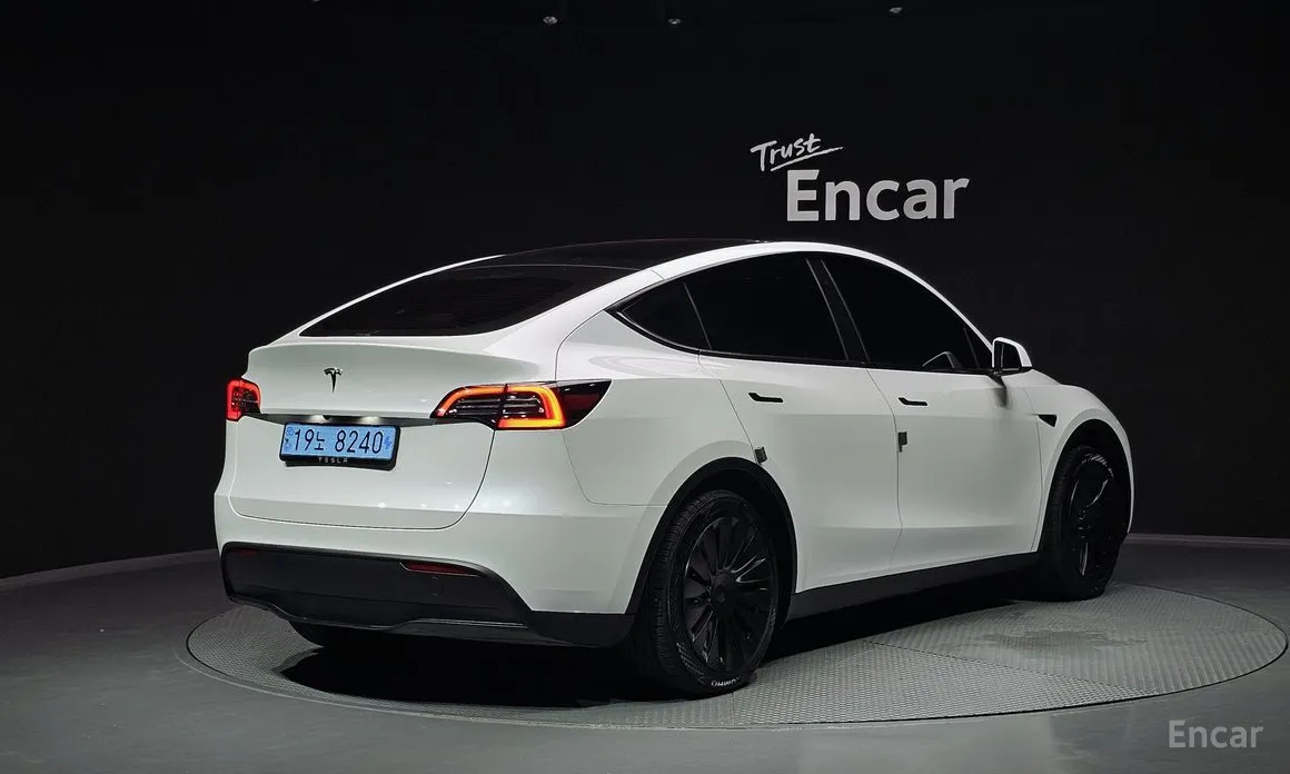 Фото 2 - Tesla Model Y