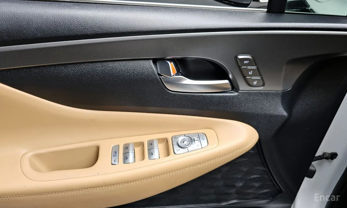 Фото 18 - Hyundai Santa Fe