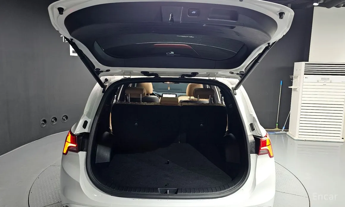 Фото 20 - Hyundai Santa Fe