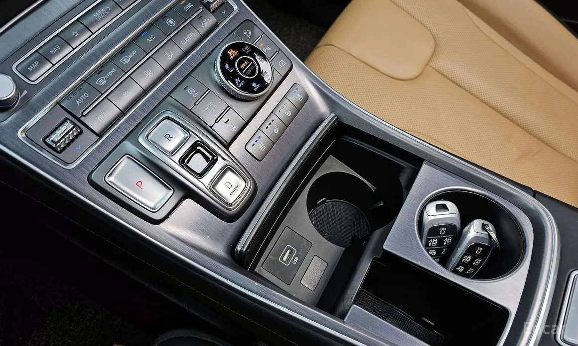 Фото 9 - Hyundai Santa Fe