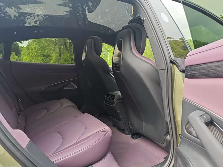 Фото 10 - Xiaomi SU7