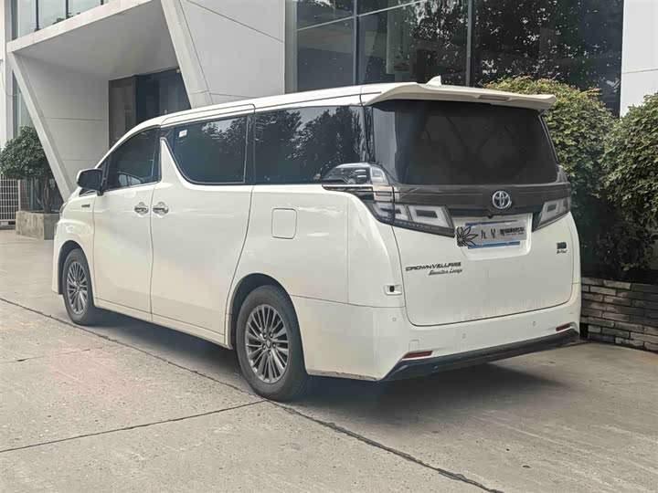 Фото 2 - Toyota Vellfire
